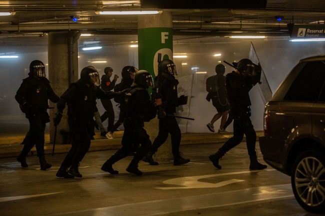 Fiscalía solicita absolución para policías que dejaron tuerto a votante del 1-O