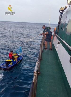 La Guardia Civil intensifica el control de embarcaciones y motos náuticas en verano