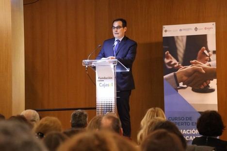La Junta de Andalucía mejora la compensación a abogados de oficio en Almería por mediaciones obligatorias