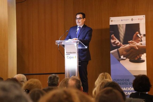 La Junta de Andalucía mejora la compensación a abogados de oficio en Almería por mediaciones obligatorias
