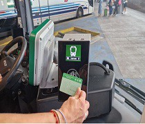 Bonificaciones en el transporte público de Almería: gratuidad para menores de 15 años desde julio