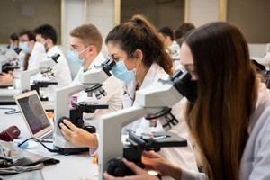 La Junta destina 17M€ para atraer investigadores a Almería y Andalucía