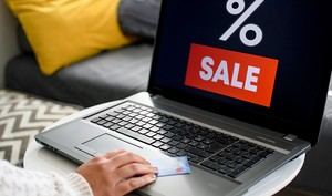 La Junta de Andalucía advierte sobre las rebajas en Almería para evitar engaños