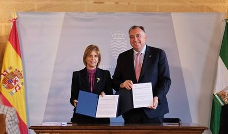 Junta de Andalucía firma convenios para controlar viviendas turísticas