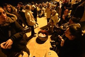 Éxito en la Noche de las Candelas con música y tradición gitana en Almería