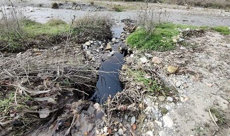 Investigación en Granada por vertidos contaminantes cerca de Almería