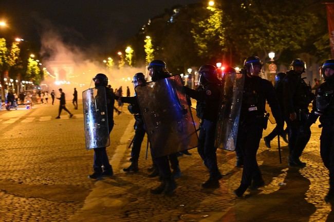 Noche de disturbios en París: 80 nuevos arrestos tras victoria del PSG
