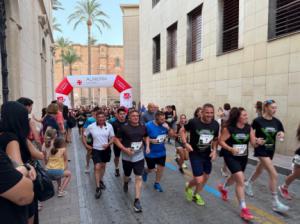 Almería se vuelca con la marea solidaria de la X Carrera Nocturna Contra el Cáncer