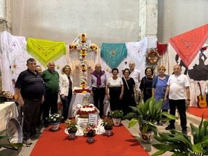 Vícar celebra las Cruces de Mayo con color y tradición