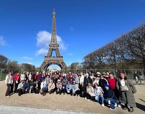 Mujeres de Vícar disfrutan un viaje a París por el 8M