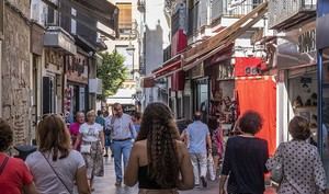 Mujeres en Almería viven 5,4 años más que hombres, pero con peor salud