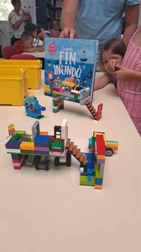 Lego impulsa la creatividad en las bibliotecas de Vícar