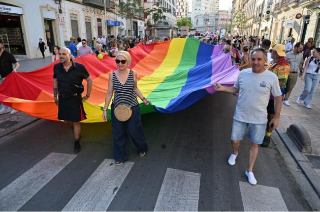 Almería celebra la diversidad en una marcha por el Orgullo LGTBI
