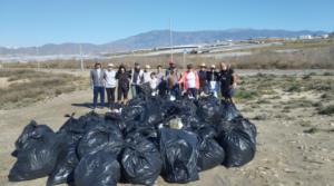 700 kilos de plástico retirados por voluntarios en las playas de Guardias Viejas
