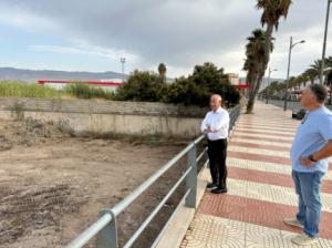 Roquetas limpia sus ramblas a su paso por zonas urbanas para prevenir inundaciones por lluvias