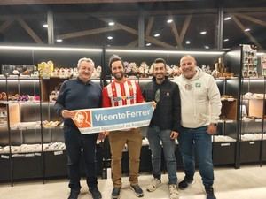 Alfie Recarte llega a Pulpí en su travesía en bicicleta hacia Japón por la educación infantil