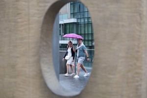 Aviso naranja por lluvias en Cataluña, Valencia y Baleares; temperaturas caen bajo 30 grados