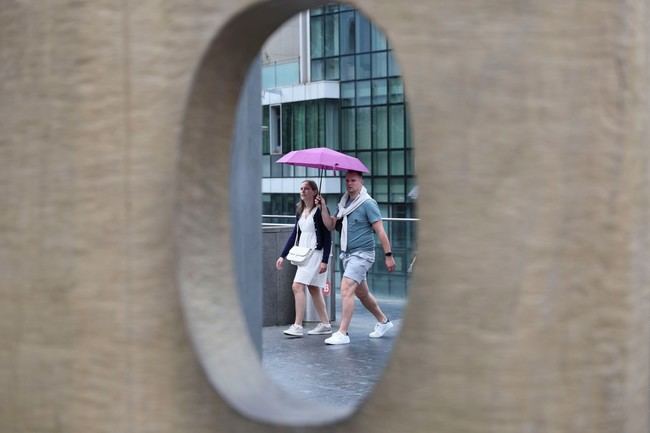 Aviso naranja por lluvias en Cataluña, Valencia y Baleares; temperaturas caen bajo 30 grados