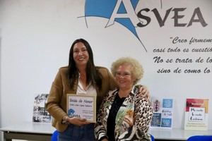 Loles López destaca el trabajo de ASVEA en su 25 aniversario y su impacto en Almería