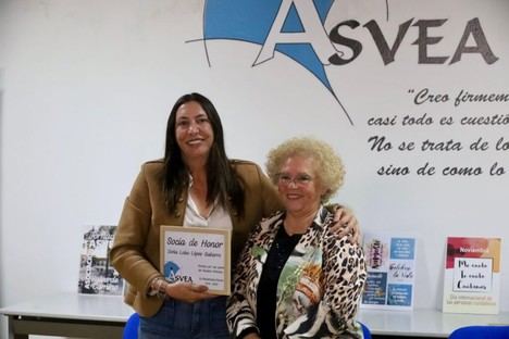 Loles López destaca el trabajo de ASVEA en su 25 aniversario y su impacto en Almería