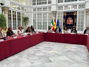 López critica a la ministra por no ofrecer soluciones en Almería ante la violencia de género