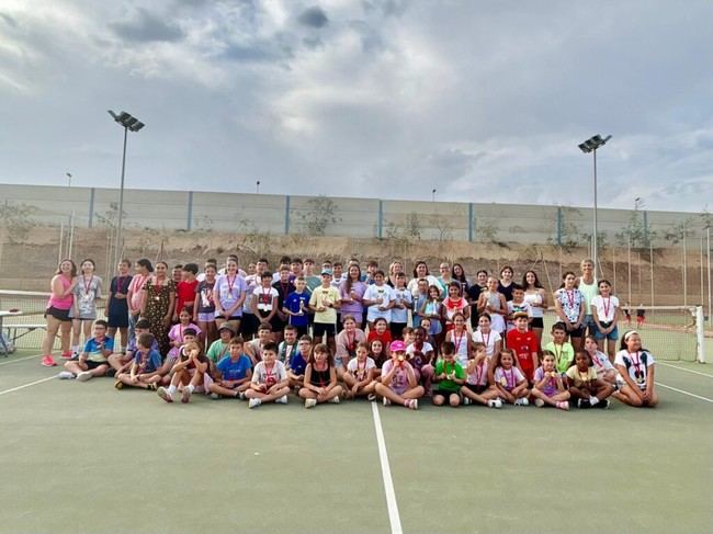 Clausura exitosa de la temporada en la Escuela de Tenis Vícar