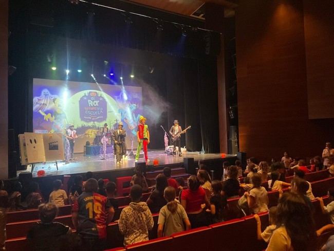 Estudiantes de Vícar disfrutan del rock en la escuela
