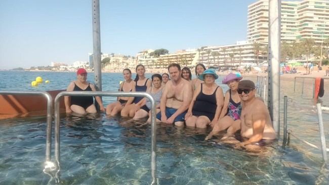 Mayores de Vícar disfrutan de un día en la playa