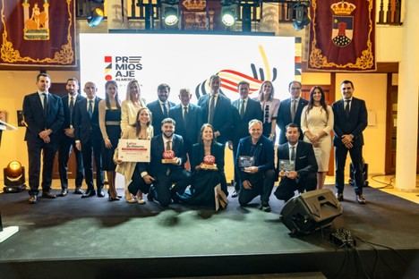 Premios AJE: Reconocimiento al talento joven empresarial en Almería