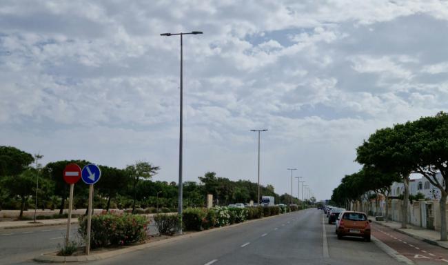 Adjudicadas las obras para la sustitución de 46 soportes de alumbrado público en el Paseo de El Toyo