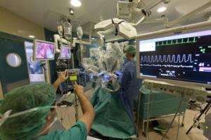 Almería se mantiene en la vanguardia médica con la expansión de la cirugía robótica en Andalucía