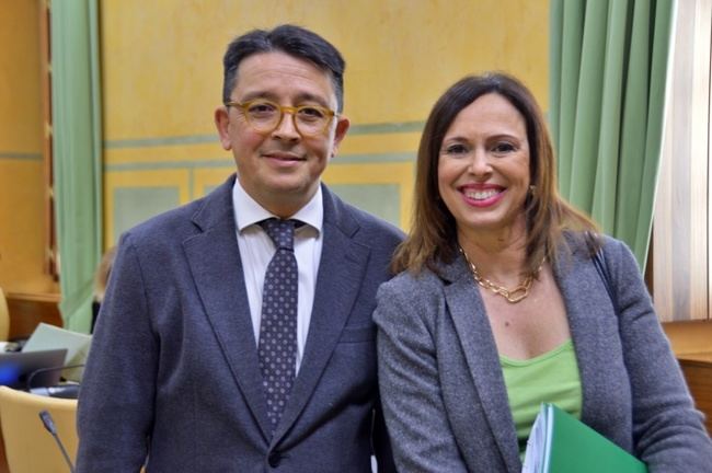 Guzmán acusa al PSOE de frenar obras en Almería