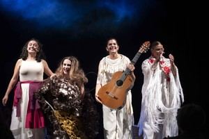 Marta Bonilla brilla en el estreno de 'Pleita' en el Teatro Apolo