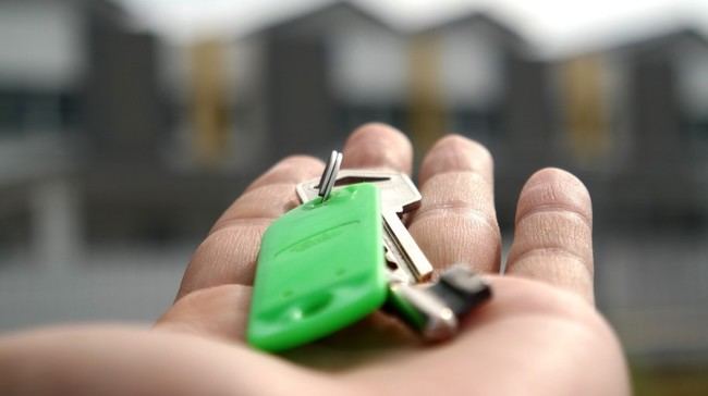 Más de 1.700 andaluces acceden a su primera vivienda con aval de la Junta