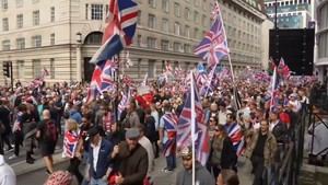 Masiva protesta en Londres contra la inmigración con más de 150.000 participantes