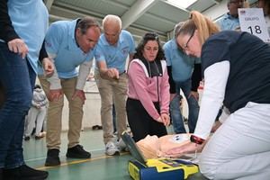 Cofrades de Almería reciben formación en reanimación para una Semana Santa segura