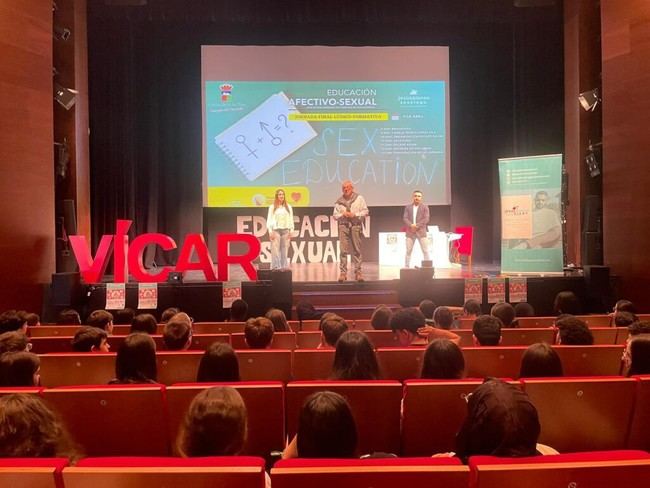 Más de 200 estudiantes participan en talleres sobre sexualidad y relaciones afectivas