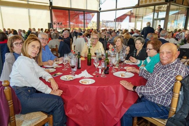 Más de 300 mayores de Vícar celebran convivencia navideña en Murtas