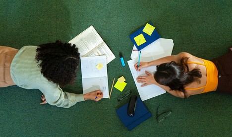 Más de 9.300 estudiantes de ESO se forman en finanzas en Andalucía