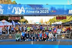 Youness Belyamna y Nohualia El Gazouir ganan la Media Maratón de Almería