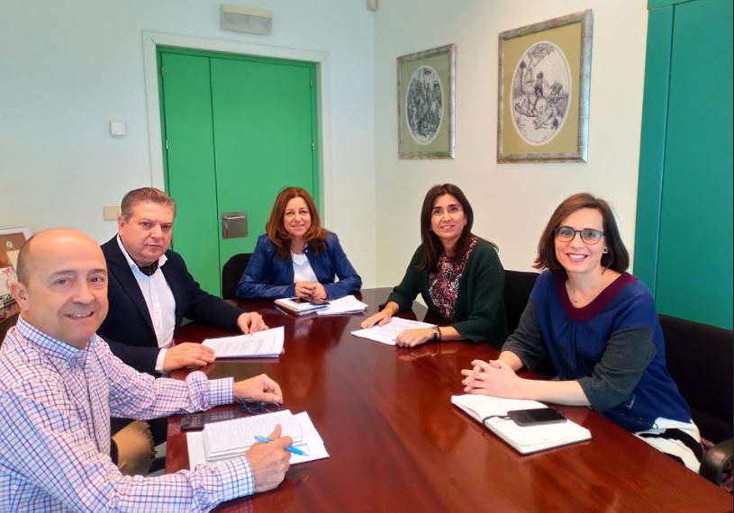 Por primera vez Ayuntamiento y Junta abordan juntos el arreglo de colegios
