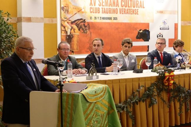 El torero Jorge Martínez recibe el Premio “Antonio Carmona” como Triunfador de la Feria de Vera 2025