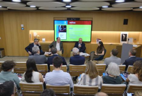 Cajamar y la FEV presentan el primer “Barómetro sobre la sostenibilidad del sector vitivinícola en España”