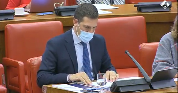 Castellón dice que el Gobierno va a subir los impuestos 'a los ricos, ricas y riques'