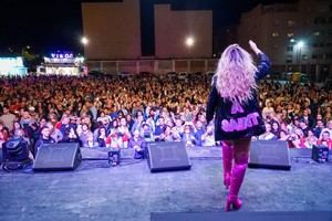 Éxito rotundo en la Gran Castañada de Vícar con música de los 90