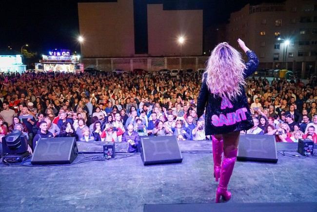 Éxito rotundo en la Gran Castañada de Vícar con música de los 90