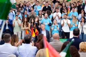 Feijóo cierra la campaña en Almería reivindicando el proyecto de Juanma Moreno frente al bloqueo de la oposición