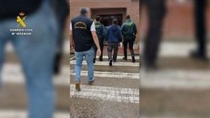 Detienen a empleado por instalar microcámara en baños de mujeres en Valladolid
