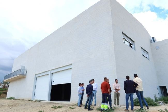 El alcalde de Vera supervisa el final de las obras del nuevo Centro Sociocultural Polivalente