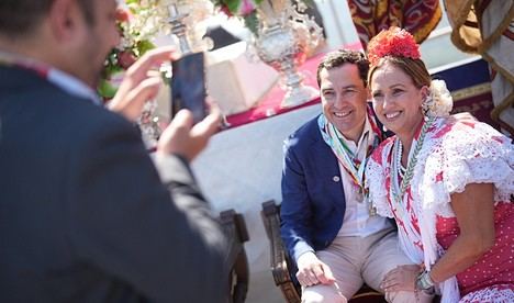 Moreno resalta la Romería de la Virgen de la Cabeza como joya andaluza en Andújar